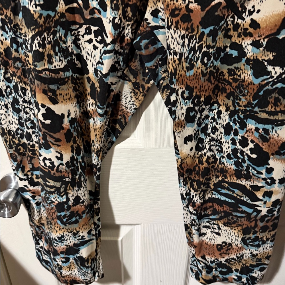 ❣️❄️Terra & Sky Women's Animal Print Leggings - Black, Brown, Tan - Picture 3 of 4